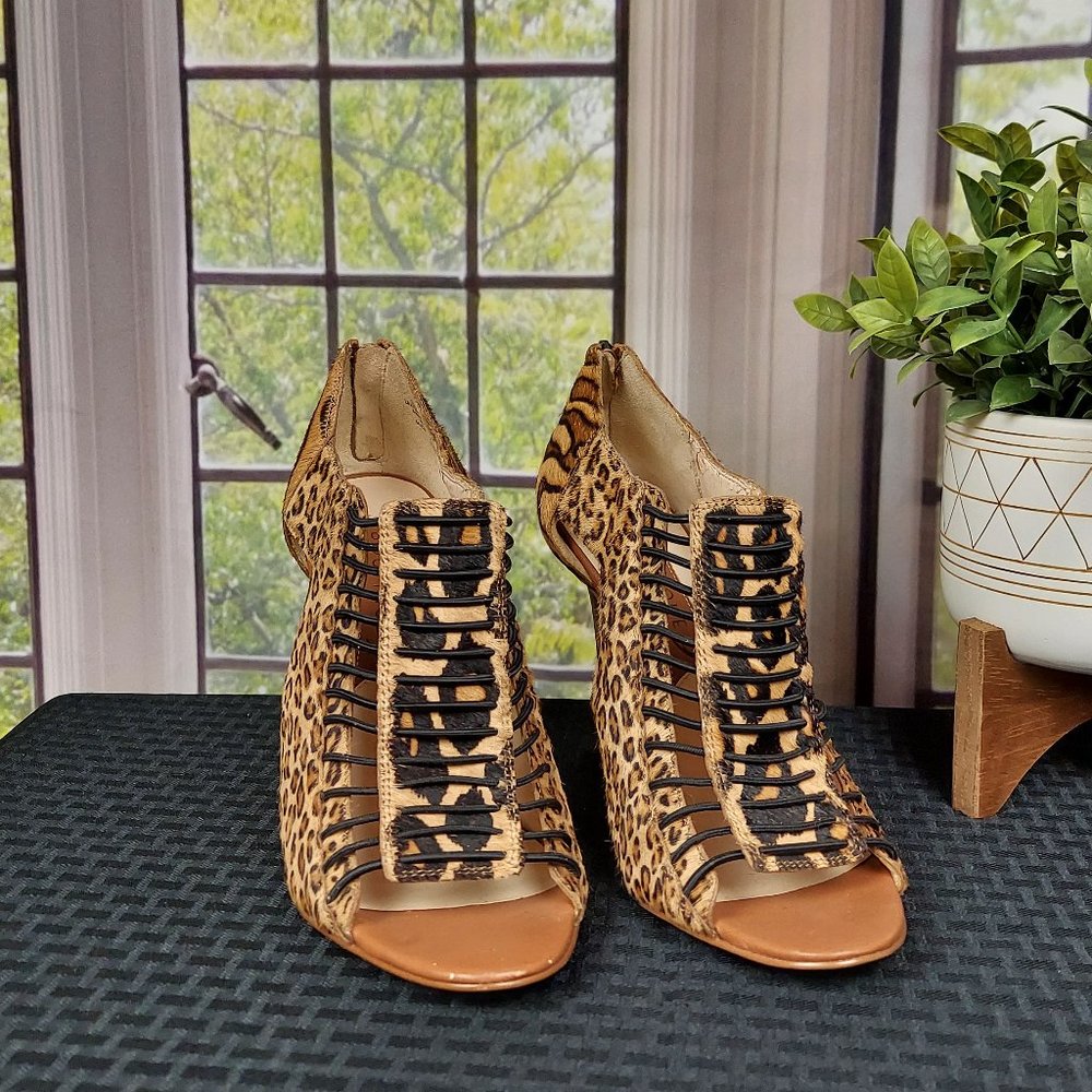 BOUTIQUE 9 ANIMAL PRINT OPEN TOE HEELS (9) - Picture 2 of 15